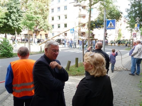 4-vorstadt_-der-kirmesbaum-steht-5-9-09-2009-09-05-wahlkampf-022.jpg