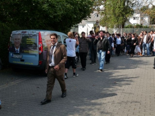 2-django-reinhard-vor-dem-joho-mobil-5-9-092009-09-05-wahlkampf-013.jpg