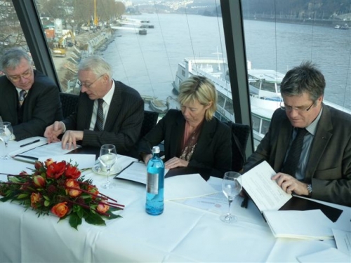 vereinbarung-stadt-und-land-zur-buga-nutzung-der-festung2009-12-17-buga-minda-140.jpg