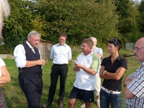 wie-geht-es-weiter-mit-dem-fusballplatz-arenberg2009-09-09-wahlkampf-060.jpg