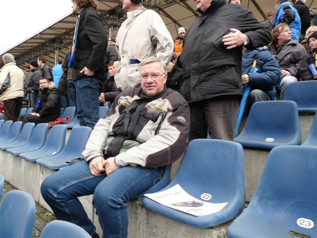 2JoHo litt mit den TuS-Fans überdie 15 Klatsche009-12-05 TuS 001 2JoHo litt mit den TuS-Fans überdie 15 Klatsche009-12-05 TuS 001