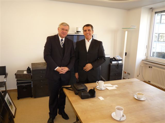 JoHo beim Gespräch mit Gerhard Aretz, Generalmanager von Werbeagentur SelectNY in Koblenz JoHo beim Gespräch mit Gerhard Aretz, Generalmanager von Werbeagentur SelectNY in Koblenz