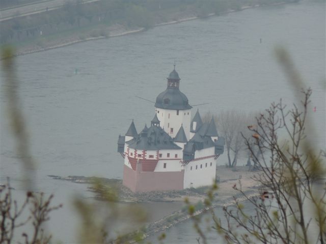 2010-04-09 Ostern Rheinsteig VM 233Für WB Die Burg Pfalzgrafenstein