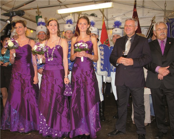 ba 7.5.2011, s. 1 GülsShowDoc